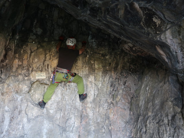 Eric in der Höhle