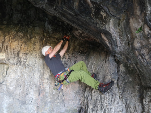 Eric in der Höhle