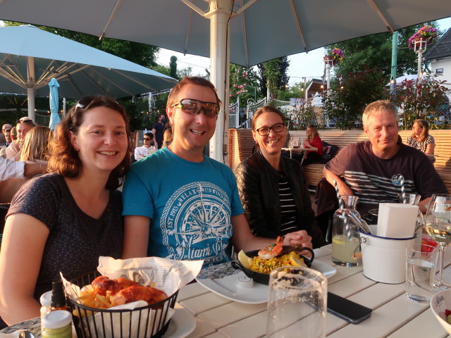 Sabine, ich, Iris und Erich im 'Das Bootshaus'