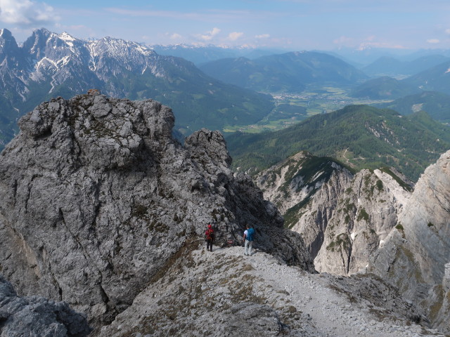 Angela und Erich zwischen Südwandband-Klettersteig und Buchsteinhaus (5. Juni)