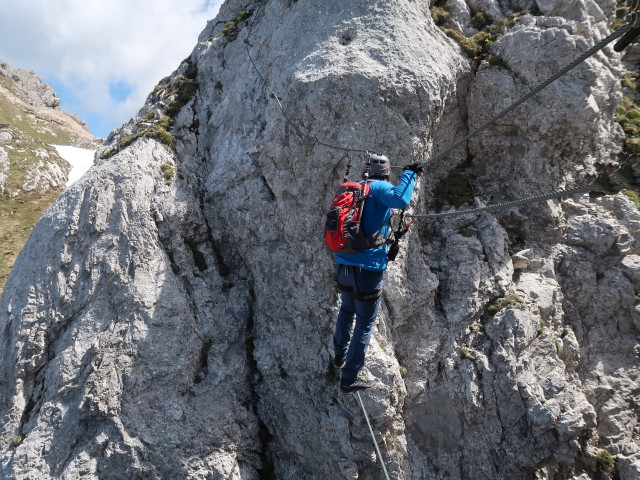 Däumling-Klettersteig: Thomas auf der dritten Seilbrücke