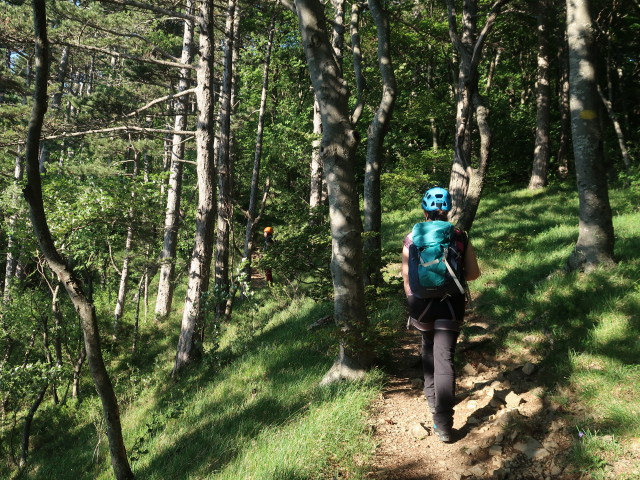 Sabine zwischen Couloir-Stiege und Peilstein