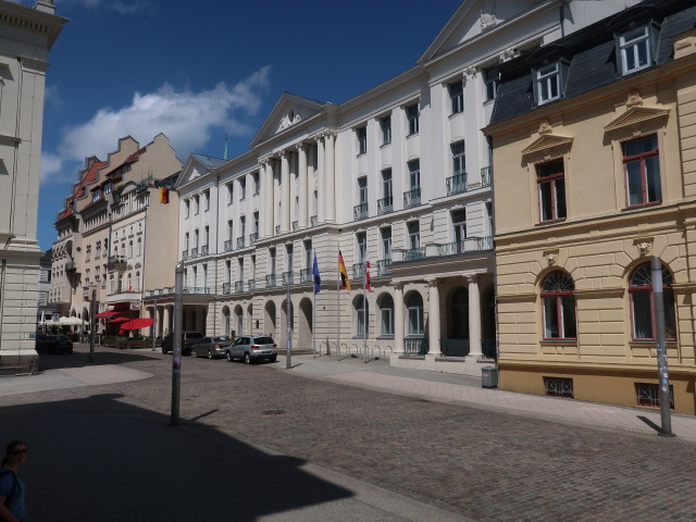Sabine beim Finanzministerium Mecklenburg-Vorpommern in Schwerin (20. Juni)