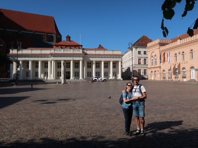 Sabine und ich Am Markt in Schwerin (20. Juni)