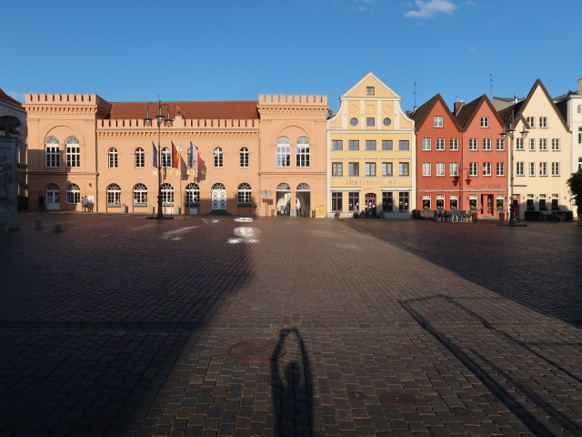 Am Markt in Schwerin (20. Juni)