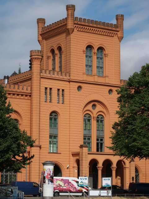 Arsenal am Pfaffenteich in Schwerin (21. Juni)