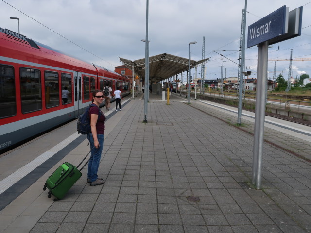 Sabine im Bahnhof Wismar (21. Juni)