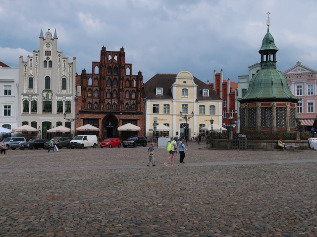 Am Markt in Wismar (21. Juni)