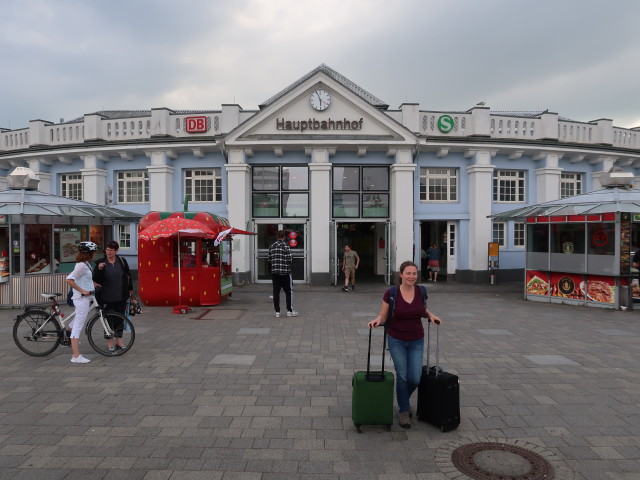 Sabine im Hauptbahnhof Rostock (21. Juni)