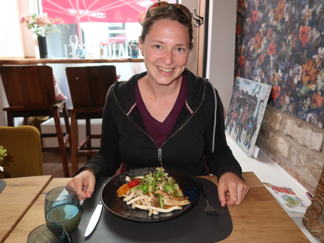 Sabine im Restaurant 'Blauer Esel' in Rostock (21. Juni)