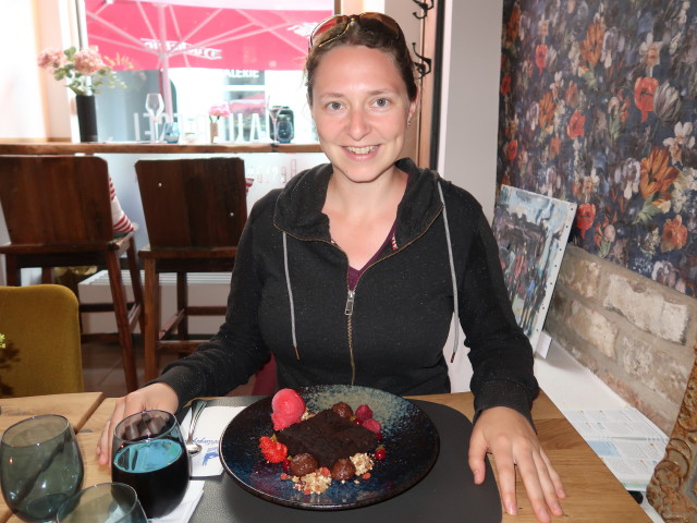 Sabine im Restaurant 'Blauer Esel' in Rostock (21. Juni)