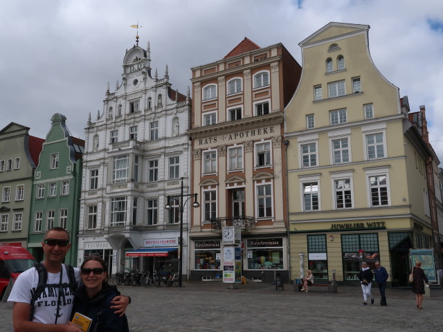 Ich und Sabine am Neuen Markt in Rostock (22. Juni)