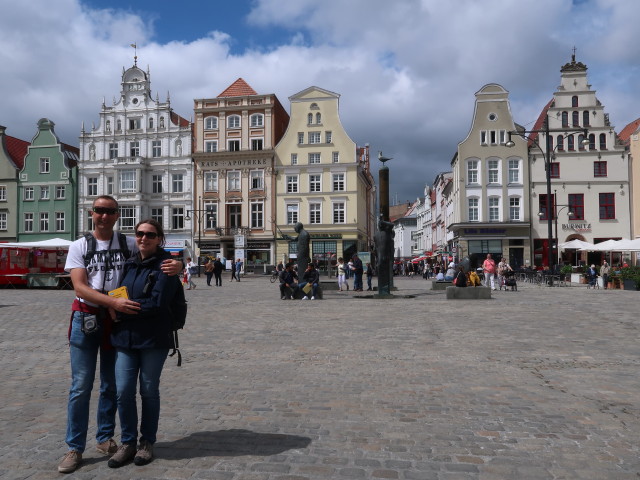 Ich und Sabine am Neuen Markt in Rostock (22. Juni)