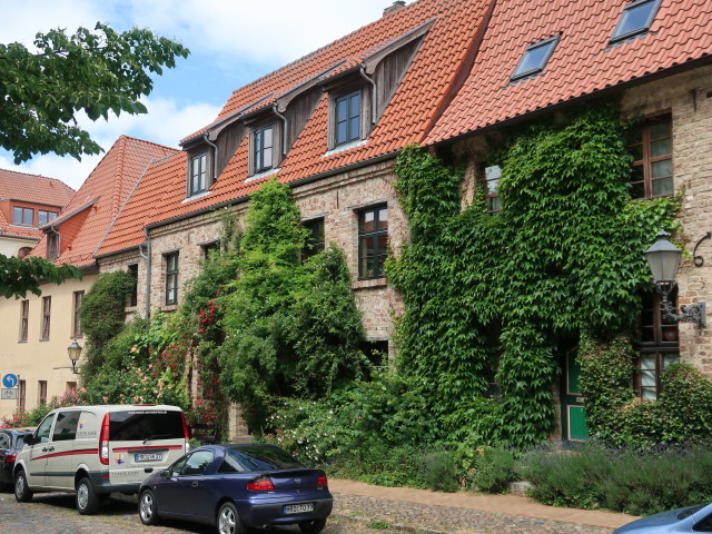 Bei der Nikolaikirche in Rostock (22. Juni)