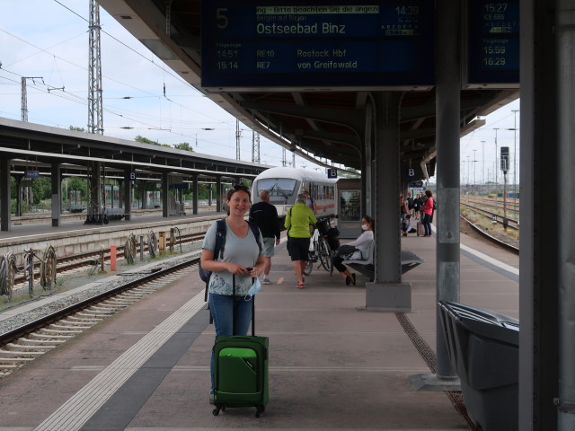 Sabine am Hauptbahnhof Stralsund (23. Juni)