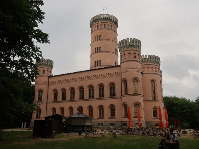 Sabine und ich beim Jagdschloss Granitz (23. Juni)