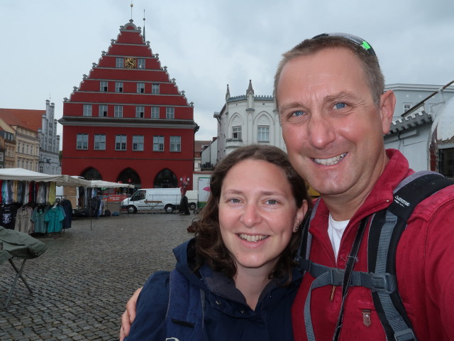 Sabine und ich am Marktplatz in Greifswald (24. Juni)