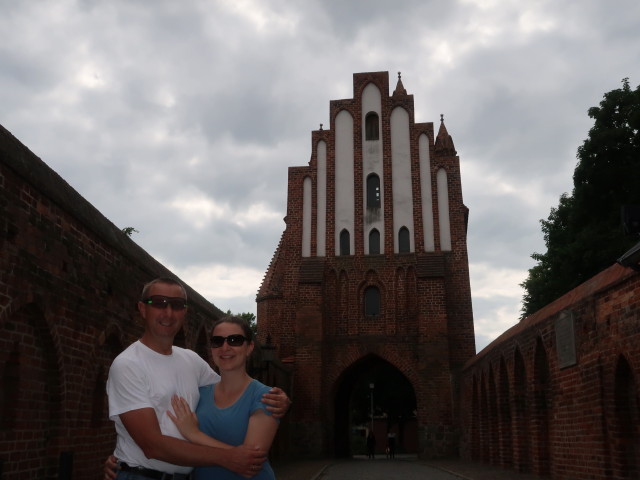 Ich und Sabine im Friedländer Tor in Neubrandenburg (25. Juni)