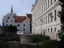 Stadtmauer und Rathaus