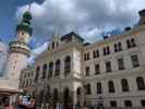 Ich und Sabine beim Feuerturm und Rathaus