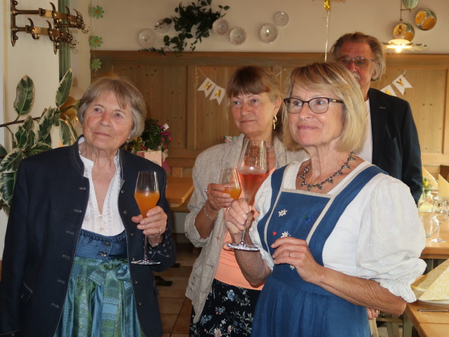 Oma, Eveline, Mama und Papa im Buschenschank Gilg