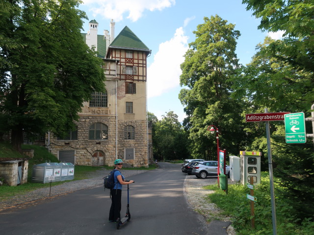 Sabine beim ehemaligen S&uuml;dbahnhotel
