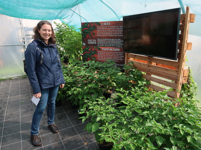 Sabine in den Gew&auml;chsh&auml;usern