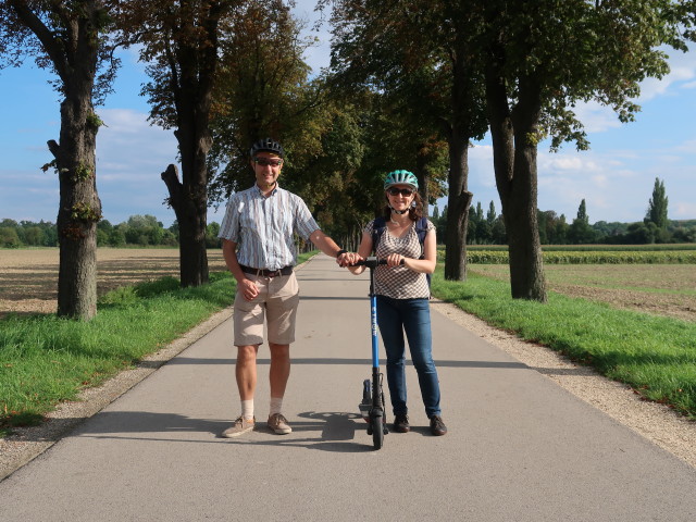 Ich und Sabine beim Schloss Schönborn