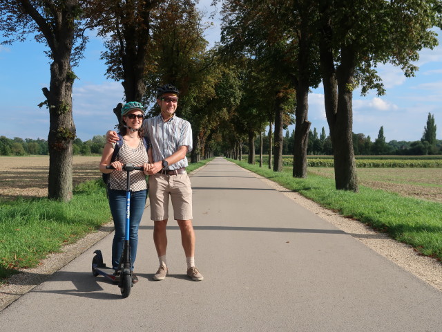 Sabine und ich beim Schloss Schönborn