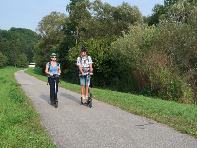 Sabine und ich zwischen Wiesenfeld und Bahnhof Traisen