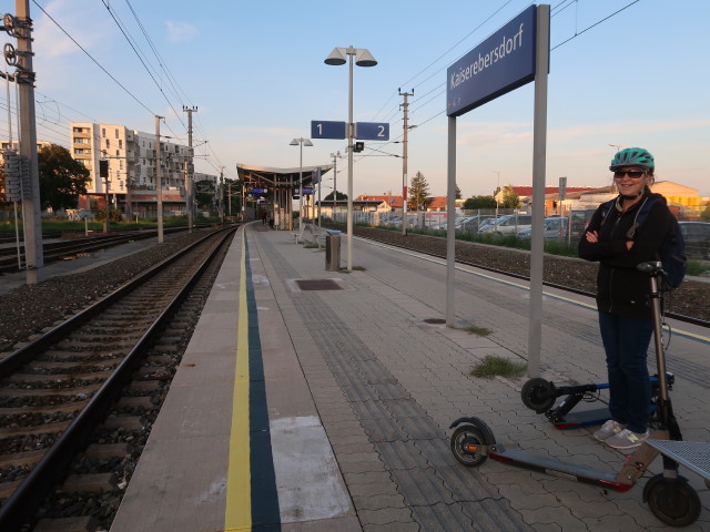 Sabine im Bahnhof Kaiserebersdorf