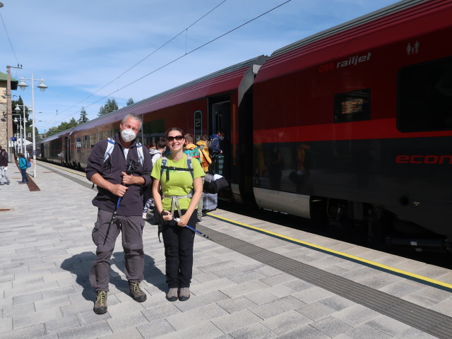 Erich und Sabine im Bahnhof Semmering, 896 m