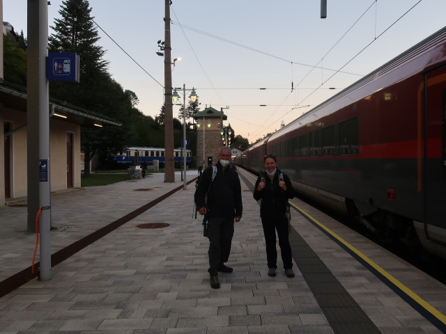 Erich und Sabine im Bahnhof Semmering, 896 m