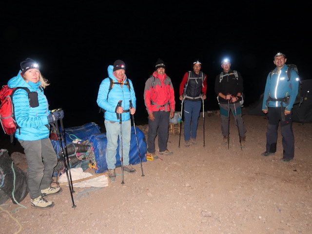 Petra, Andreas, Abdeslam, Hans-J&ouml;rg, Lars und Ronald beim Rifuge Toubkal Les Mouflons (29. Sep.)