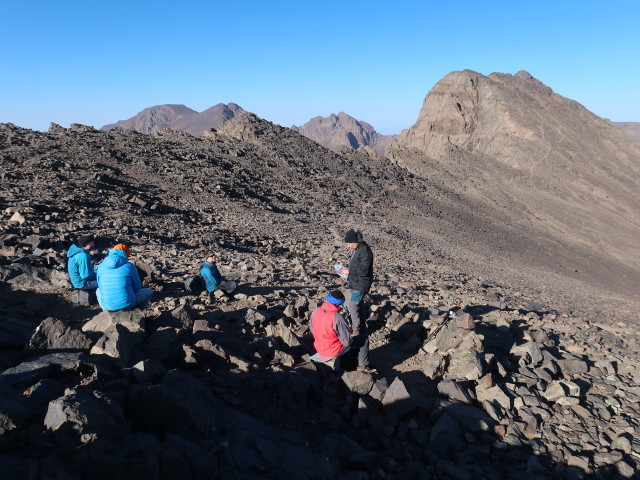 Hans-J&ouml;rg, Andreas, Ronald, Abdeslam und Lars am Tizi n'Toubkal (29. Sep.)