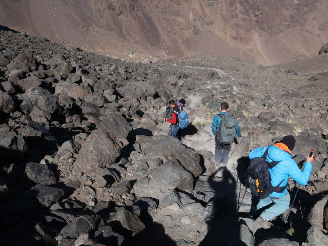 Hans-J&ouml;rg, Abdeslam, Ronald und Andreas zwischen Tizi n'Toubkal und Rifuge Neltner (29. Sep.)