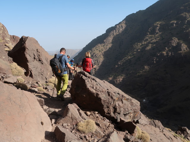 Andreas, Hans-J&ouml;rg, Abdeslam und Petra im Assif n'Isougouane (30. Sep.)