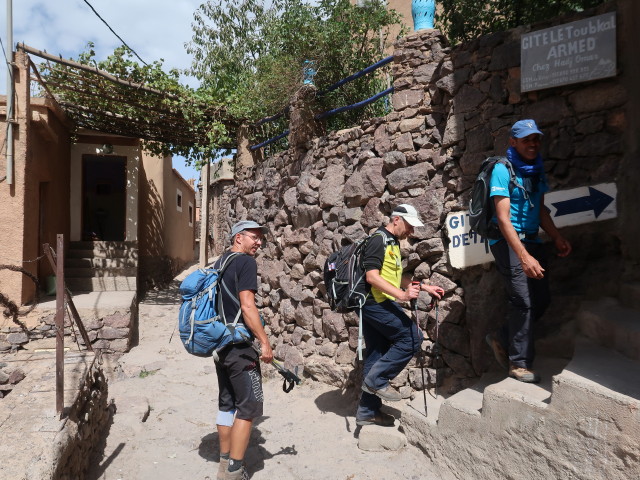 Hans-J&ouml;rg, Lars und Abdeslam beim Gite Le Toubkal in Around (30. Sep.)