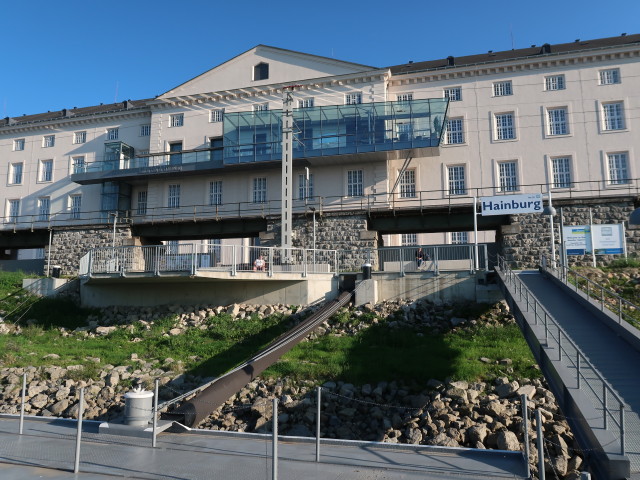 Donaugeb&auml;ude in Hainburg