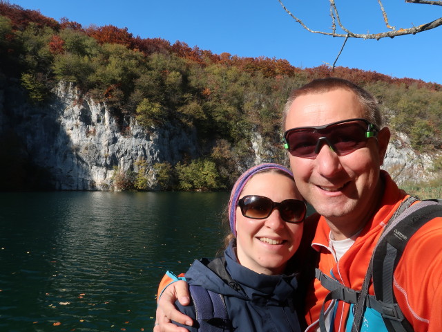 Sabine und ich beim Gavanovac im Nacionalni park Plitvicka jezera (30. Okt.)