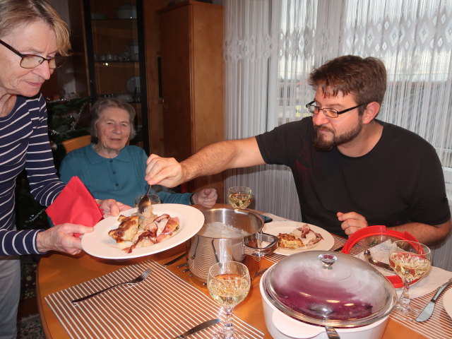 Mama, Oma und Markus (24. Dez.)