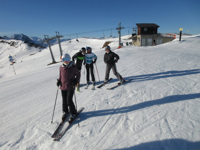 Sabine, Georg, Sarah und Melanie auf der Brunnabfahrt (1. J&auml;n.)