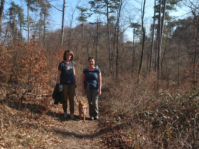 Hannelore und Sabine beim Golfplatz Enzesfeld