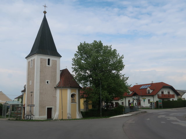 Kath. Filialkirche hl. Wolfgang in Hagendorf, 197 m