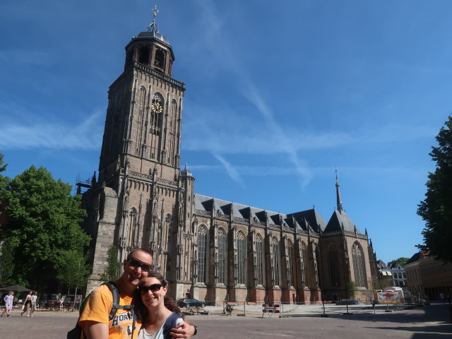 Ich und Sabine am Grote Kerkhof in Deventer (15. Mai)