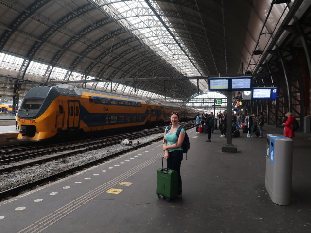 Sabine in der Station Amsterdam Centraal (16. Mai)