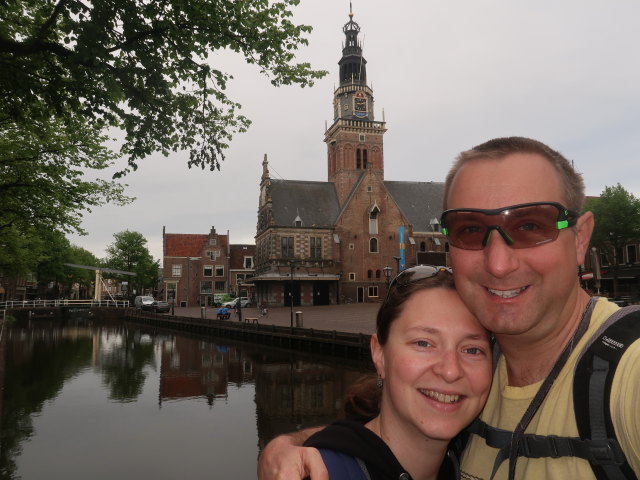 Sabine und ich auf der Schapenbrug in Alkmaar (17. Mai)