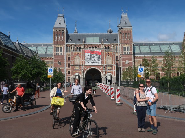 Sabine und ich beim Rijksmuseum in Amsterdam (19. Mai)