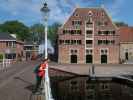 Sabine auf der Compagniesbrug in Enkhuizen (17. Mai)