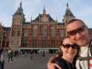 Sabine und ich bei der Station Amsterdam Centraal (18. Mai)